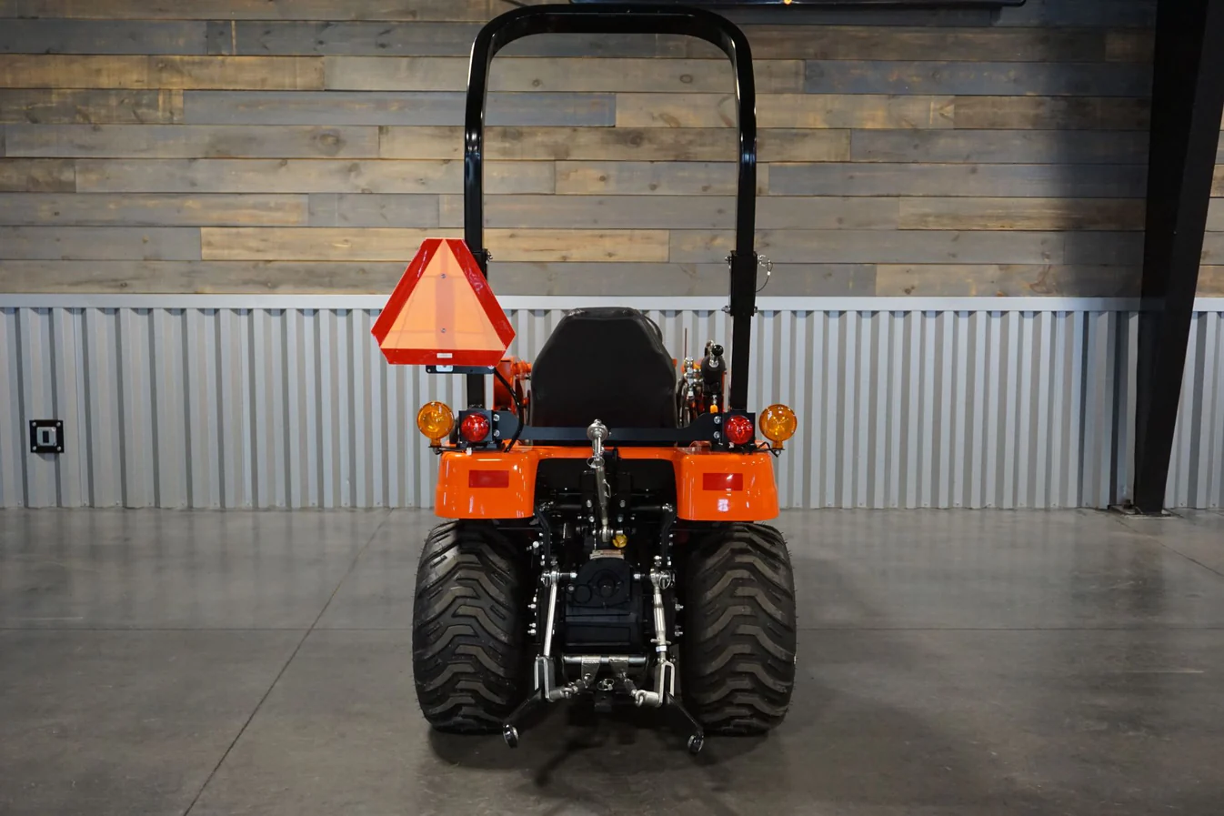 1022H - 10 SERIES, 22HP W/ 100 BACKHOE LOADER - Image 4