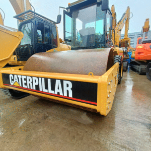 Caterpillar CS683E Road Roller