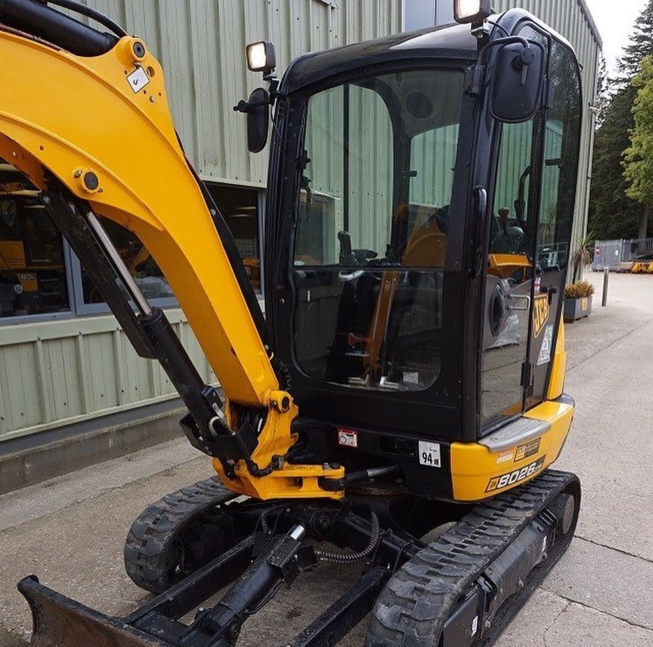 MINI JCB EXCAVATOR - Image 6