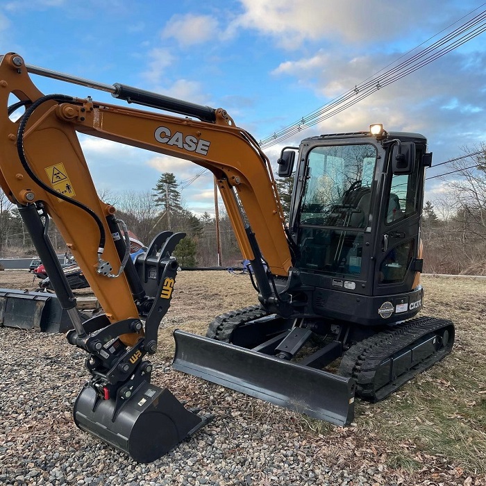 CASE MINI EXCAVATOR - Image 5