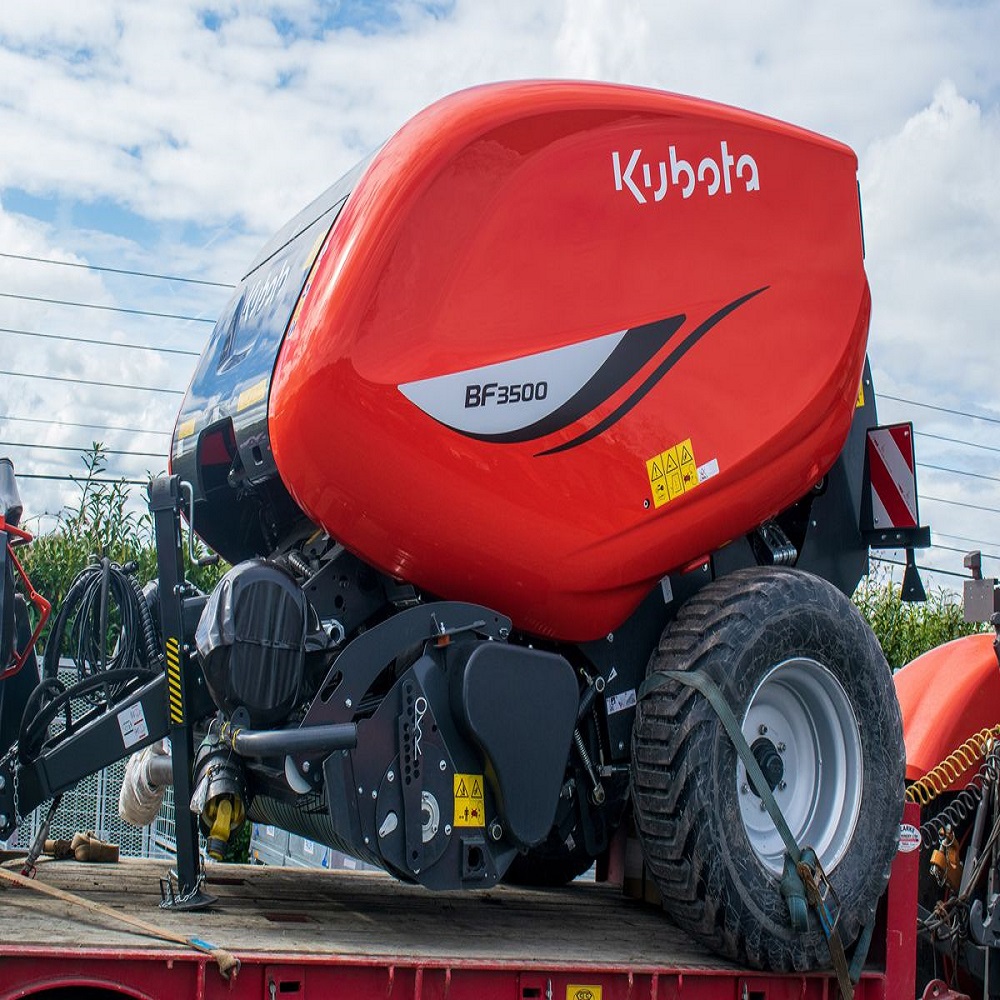 KUBOTA ROUND HAY BALER