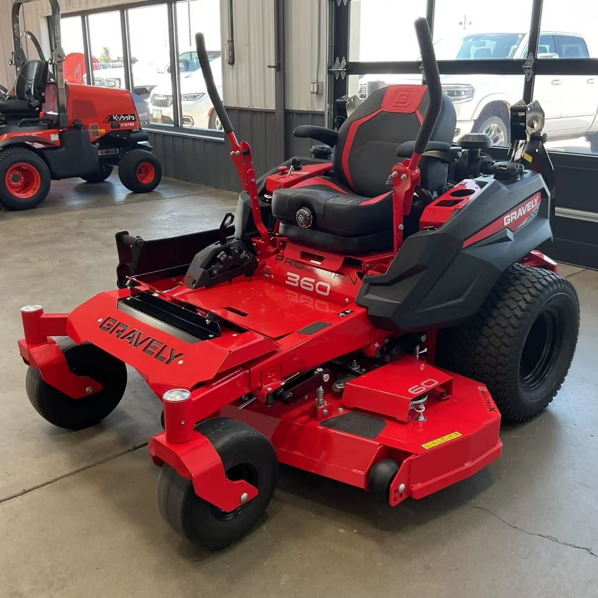 GRAVELY 24HP ZERO TURN LAWN MOWER - Image 2