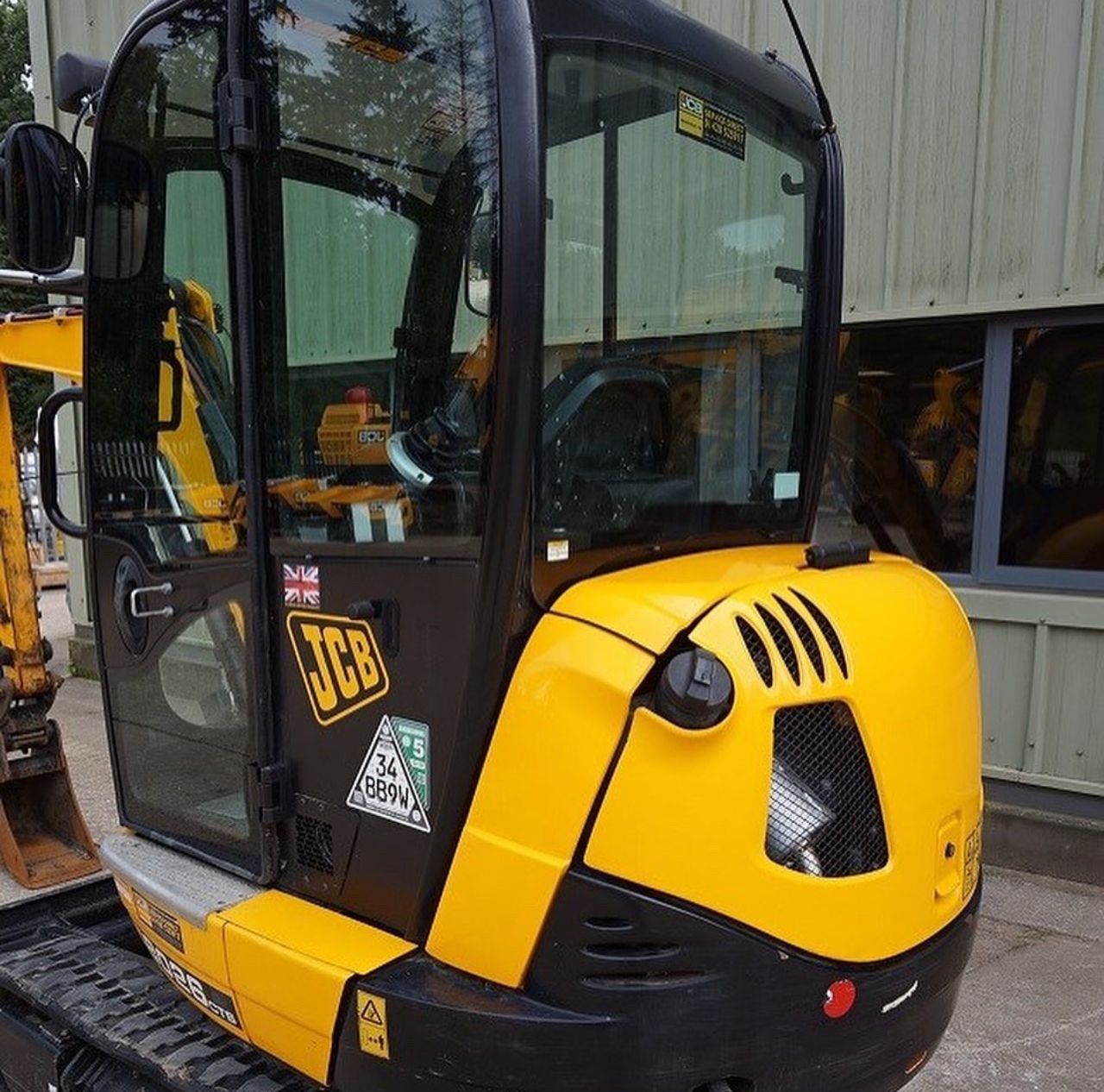 MINI JCB EXCAVATOR - Image 5