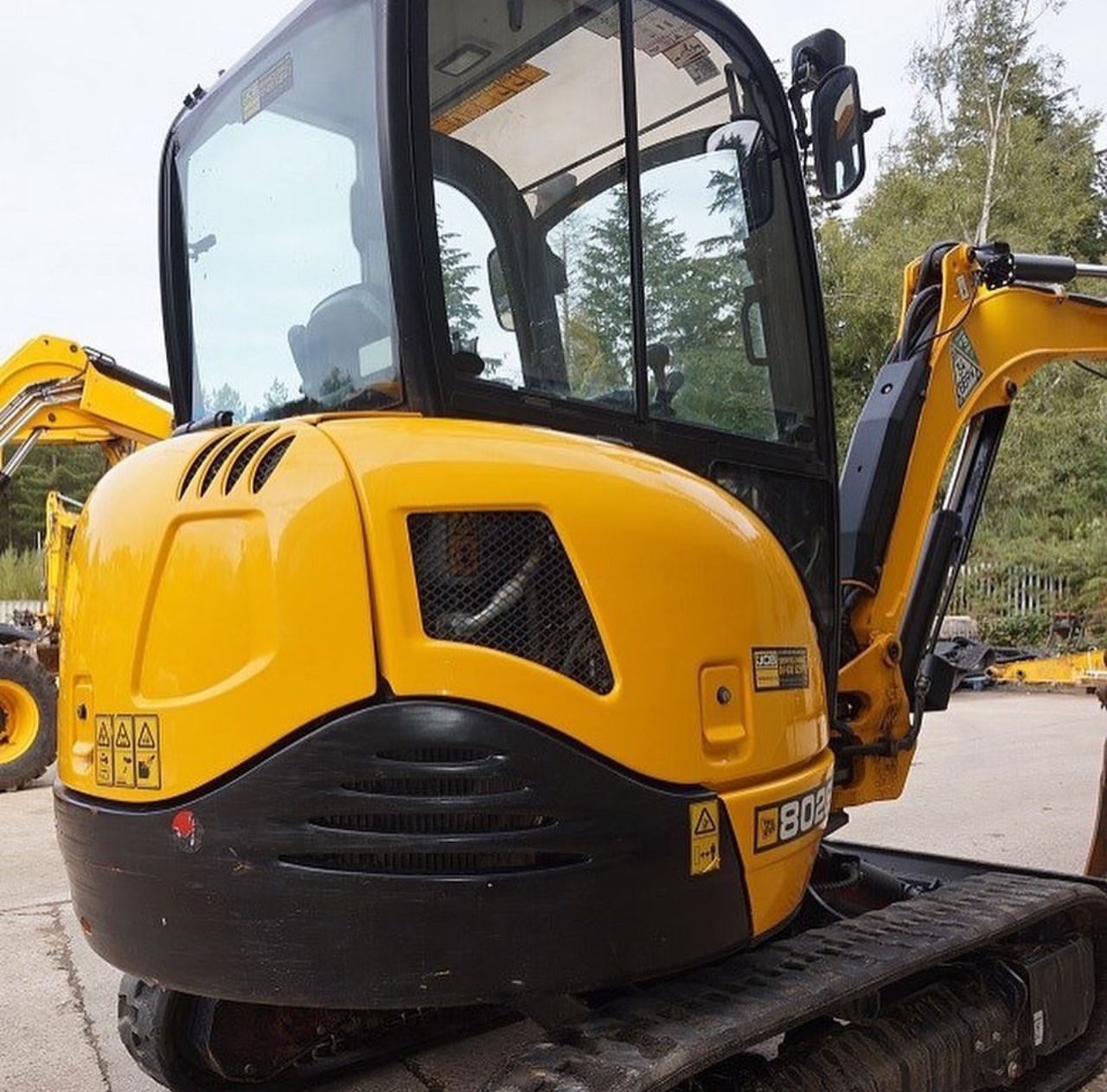 MINI JCB EXCAVATOR - Image 4