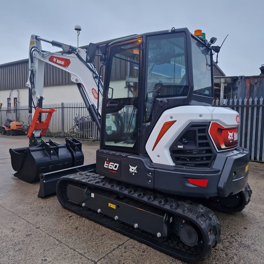 BOBCAT E60 EXCAVATOR