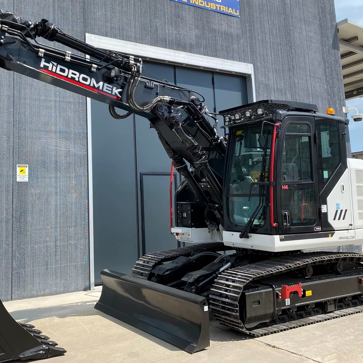 HIDROMEK HMK 145LC EXCAVATOR - Image 3