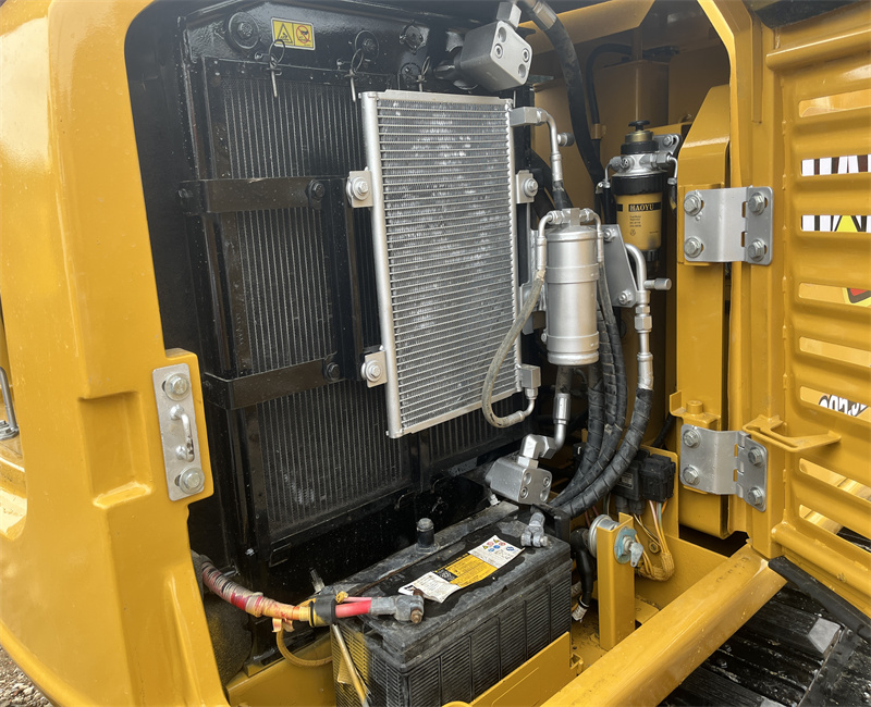 CAT 305.5E MINI EXCAVATOR - Image 4