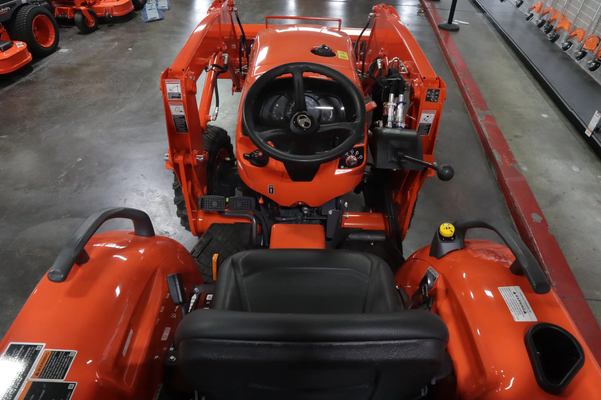 Kubota L2502HST TRACTOR - Image 3