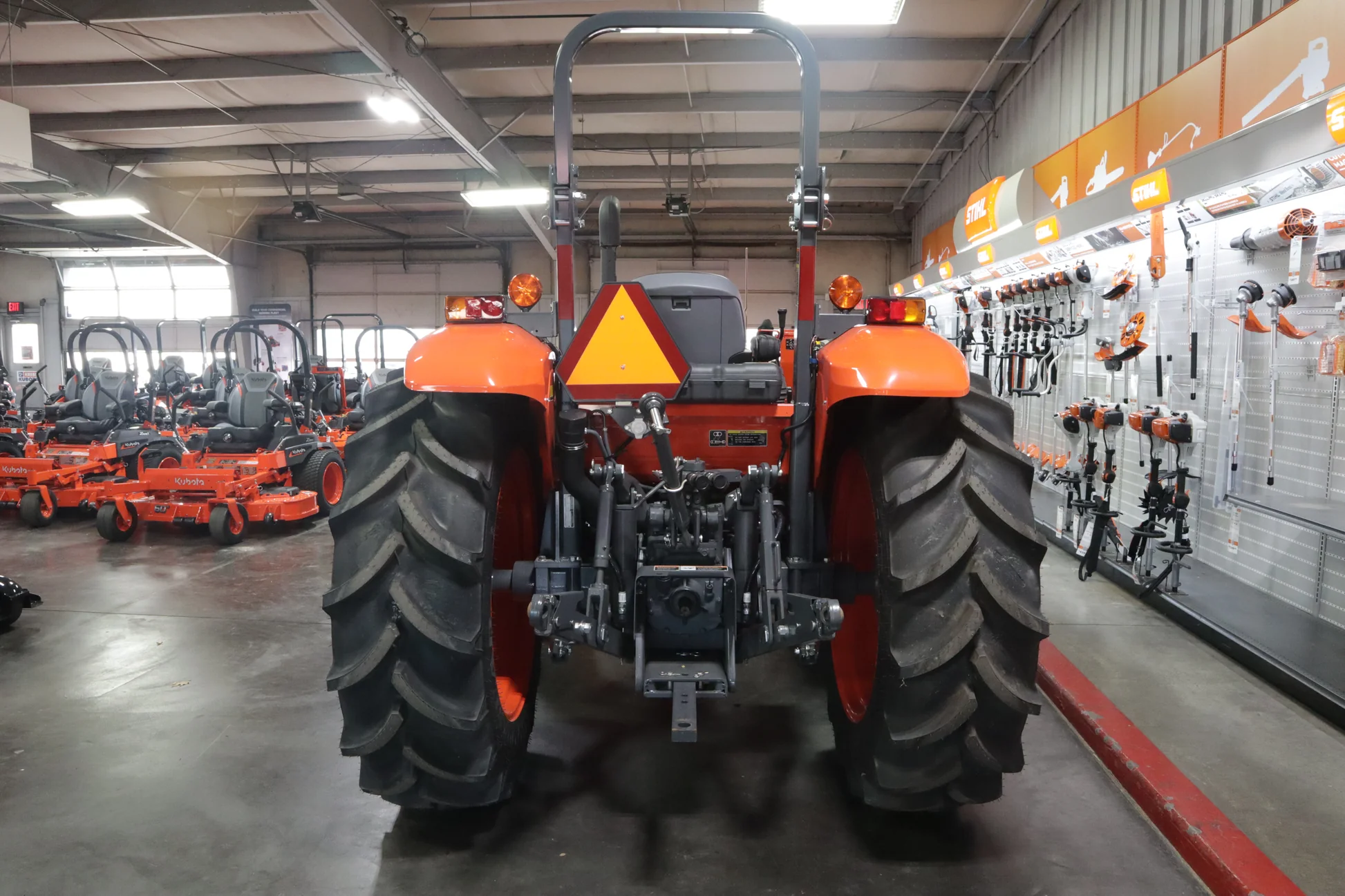 Kubota M7060HD TRACTOR - Image 4