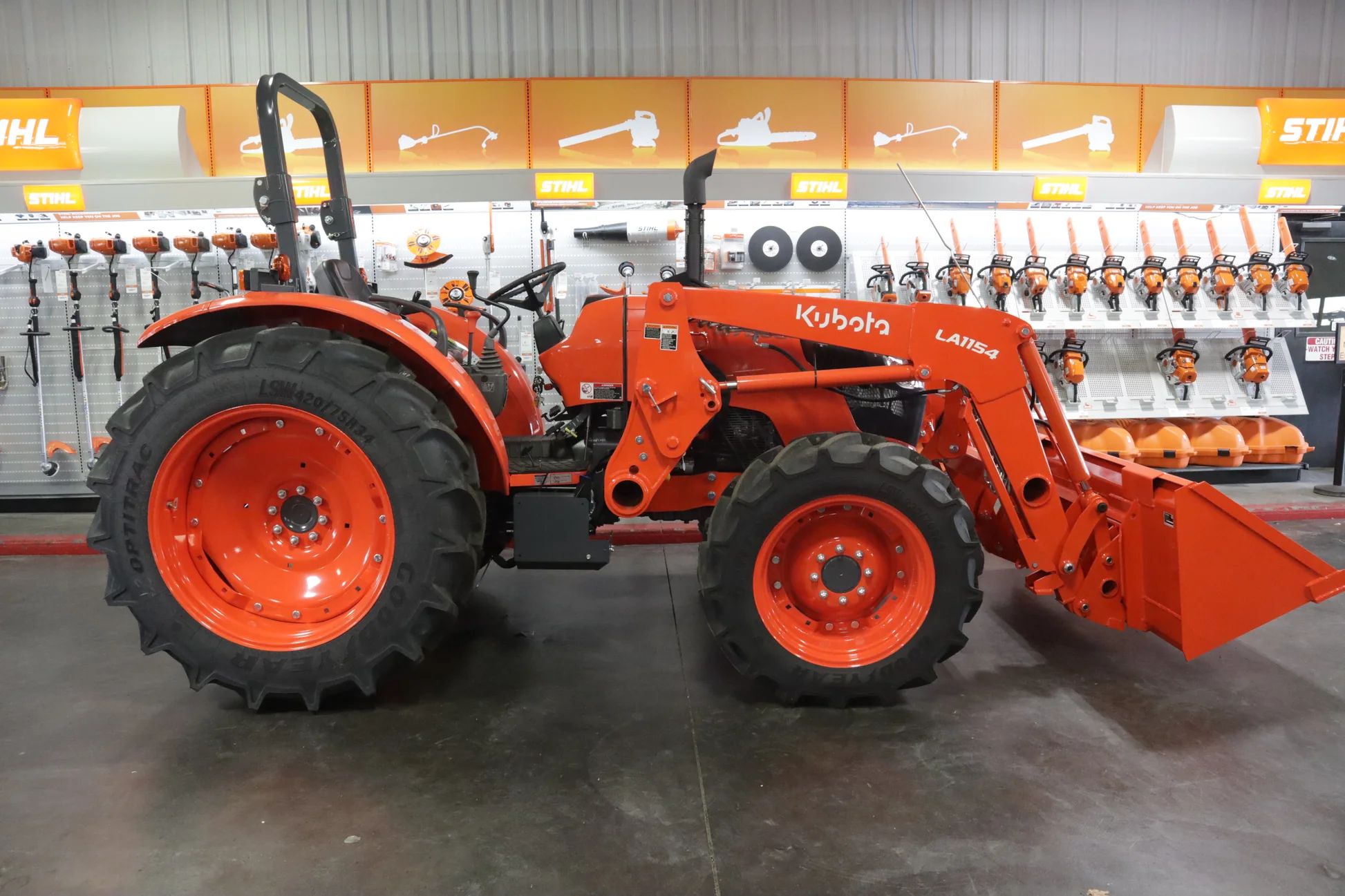 Kubota M7060HD TRACTOR