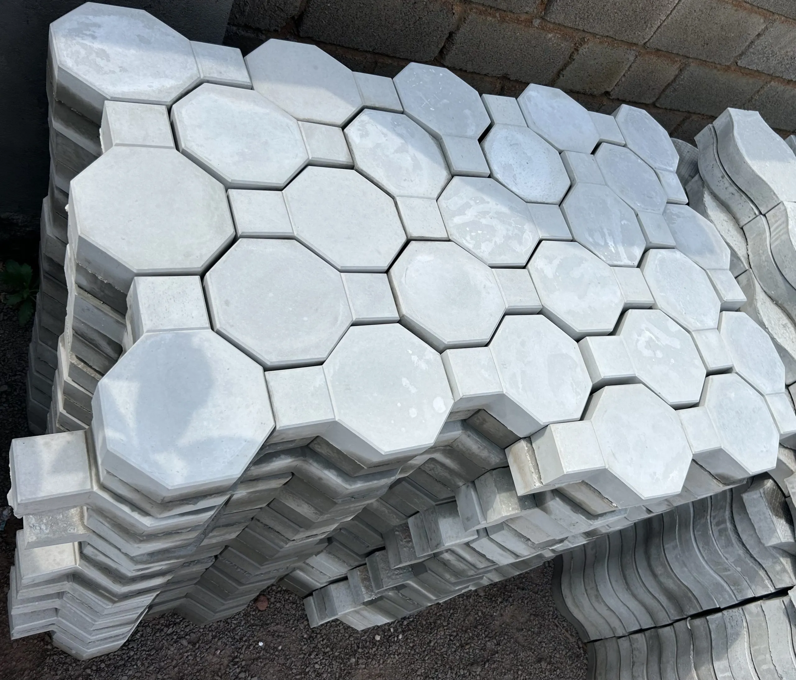 The MayBach Smart Paver (240 x 180 x 60mm)-Light Grey (30 Pcs/M2)