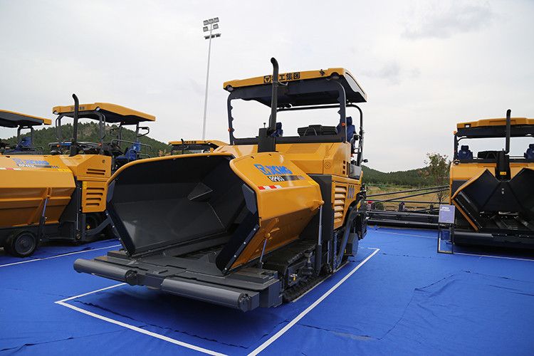 XCMG Official Road Machinery 9.5m RP953 Concrete Paver machine - Image 4
