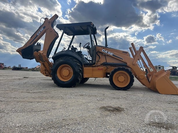 Case 580 Backhoe Loader - Image 6