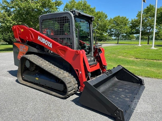 KUBOTA SVL95-2 MINI SKID STEER LOADER
