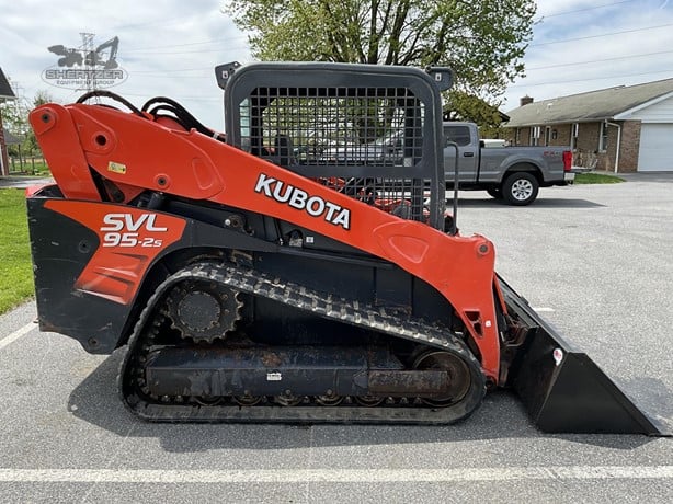 KUBOTA SVL95-2 MINI SKID STEER LOADER - Image 6