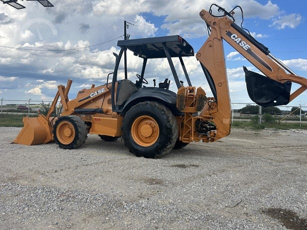 Case 580 Backhoe Loader - Image 3