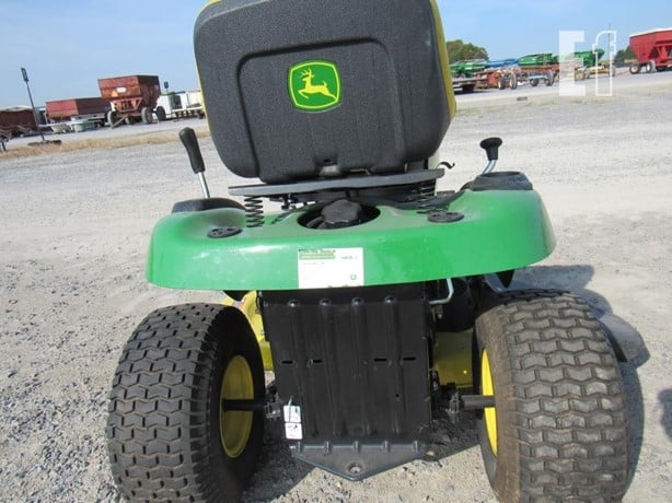 JOHN DEERE D105 LAWN MOWER - Image 4