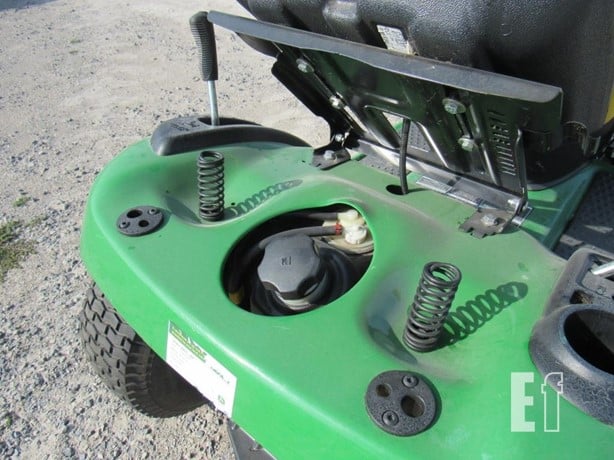 JOHN DEERE D105 LAWN MOWER - Image 5